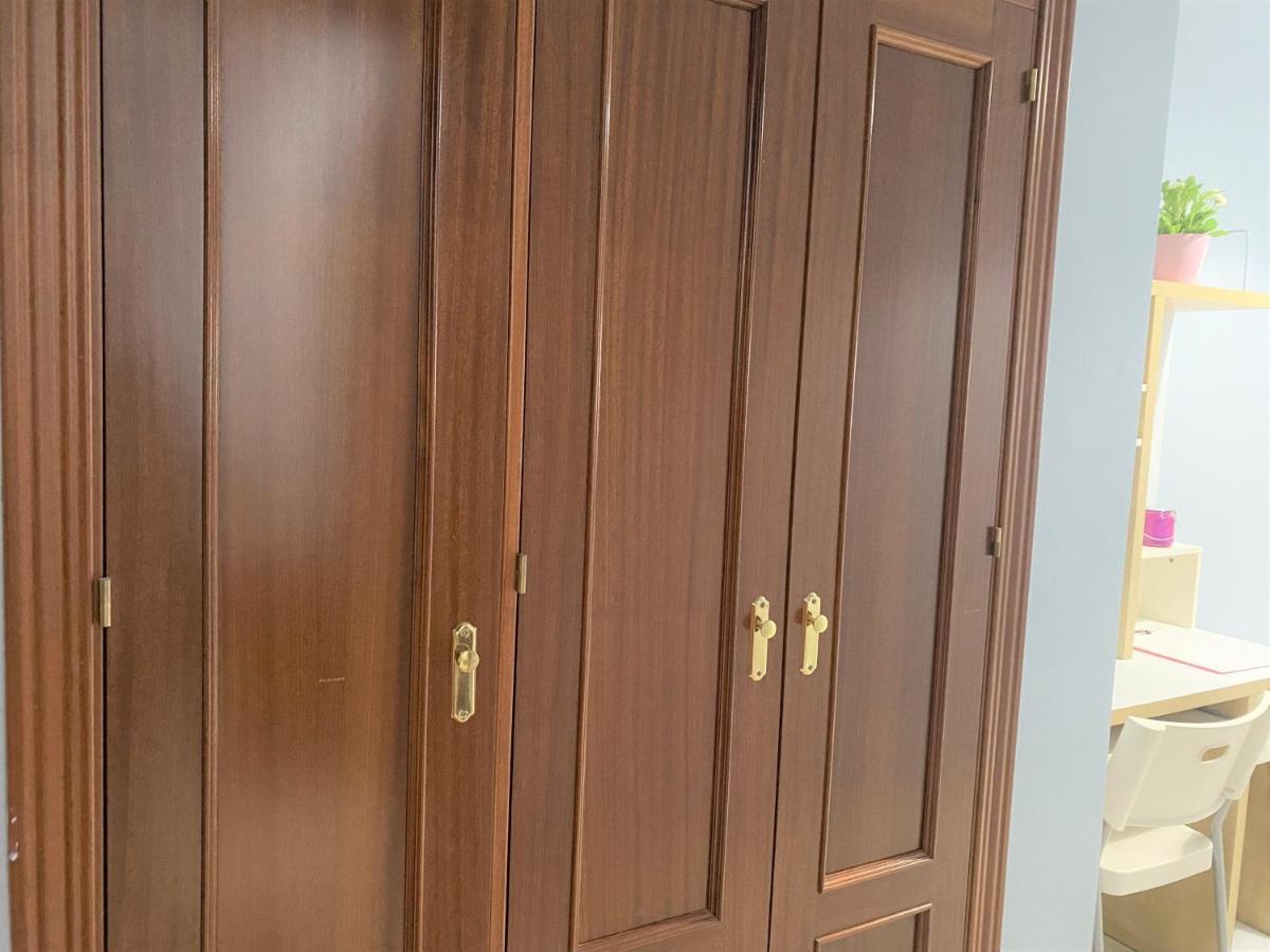 Apartment Entero A 10 Minutos En Coche De Sevilla Centro Camas